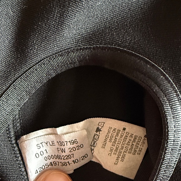 Under Armour Women's Black Sports compression Bra - large - Picture 3 of 4